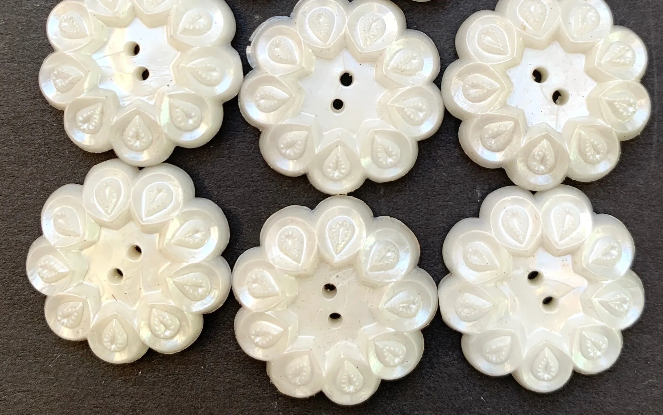 6 Pretty Snow White Vintage Flower 2cm or 1.8cm  Buttons