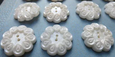 6 Pretty Snow White Vintage Flower 2cm or 1.8cm  Buttons