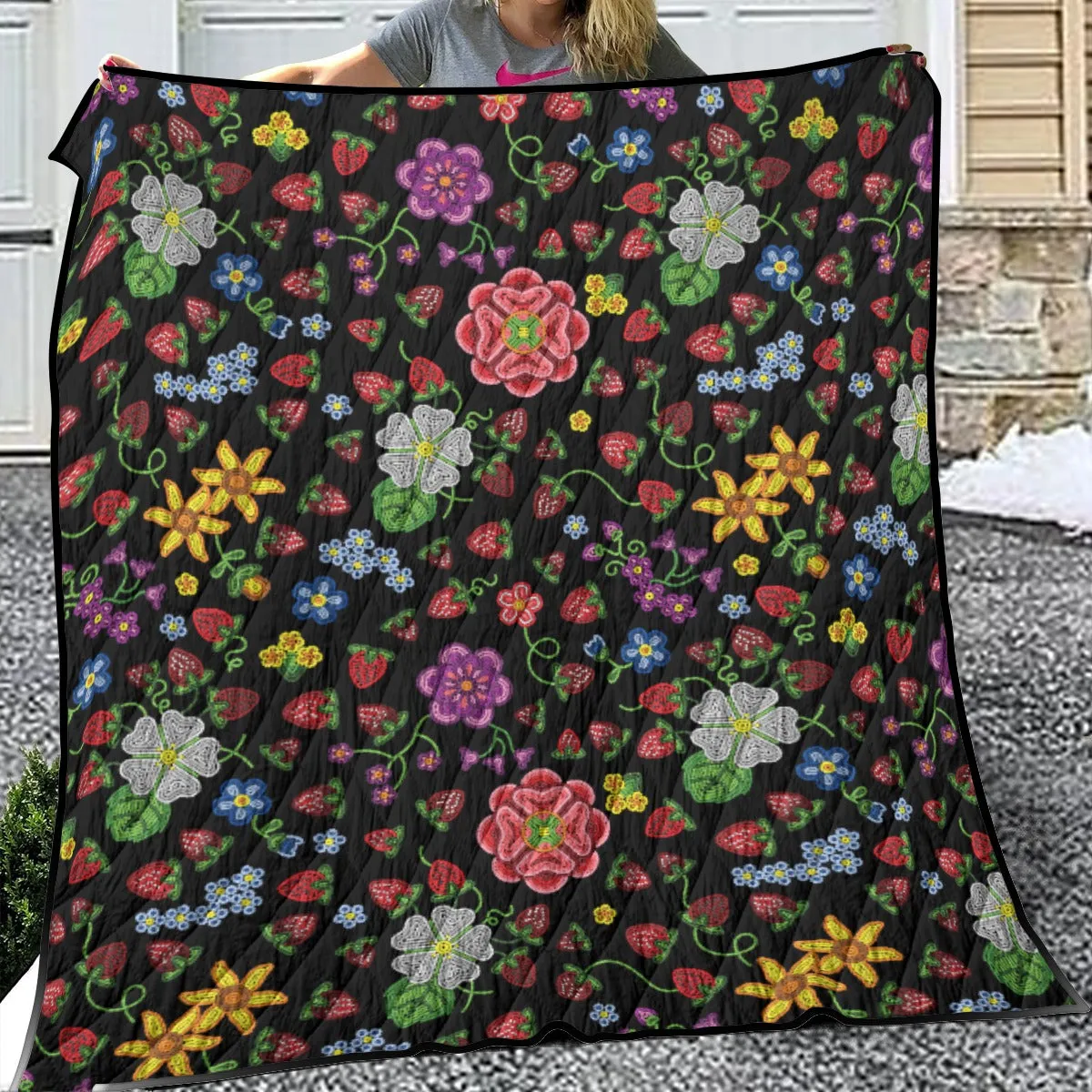 Berry Pop Midnight Lightweight & Breathable Quilt With Edge-wrapping Strips