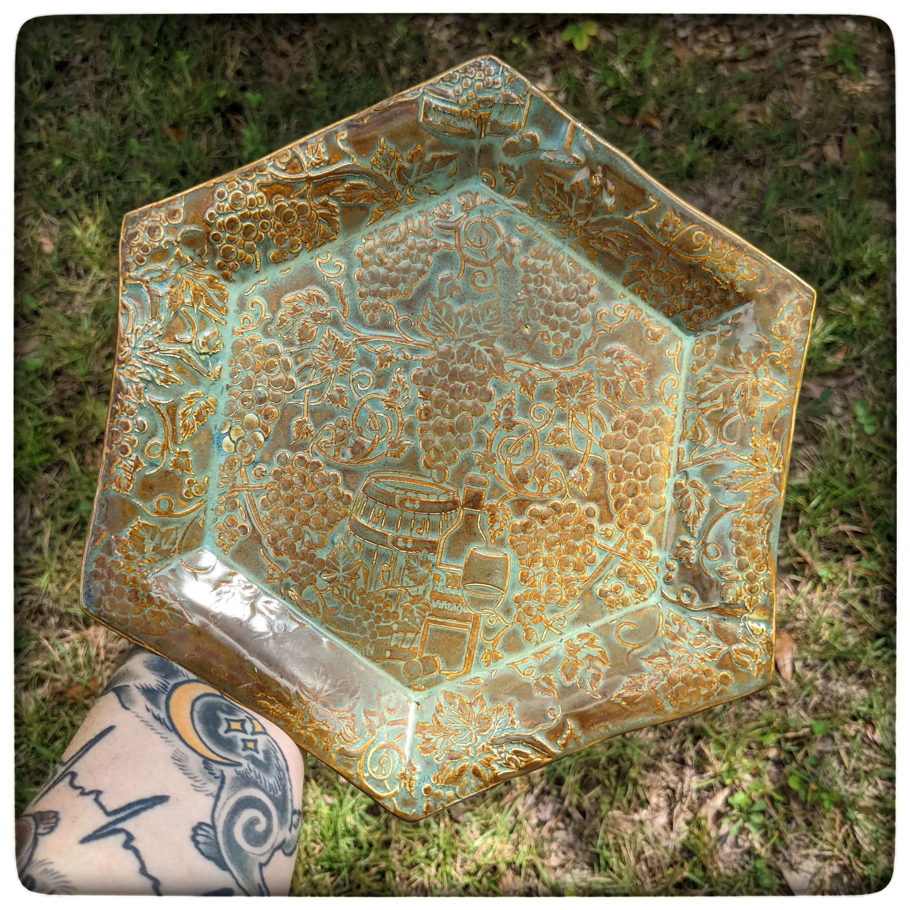 Grapevine Hexagon Dish (8.5 inch)