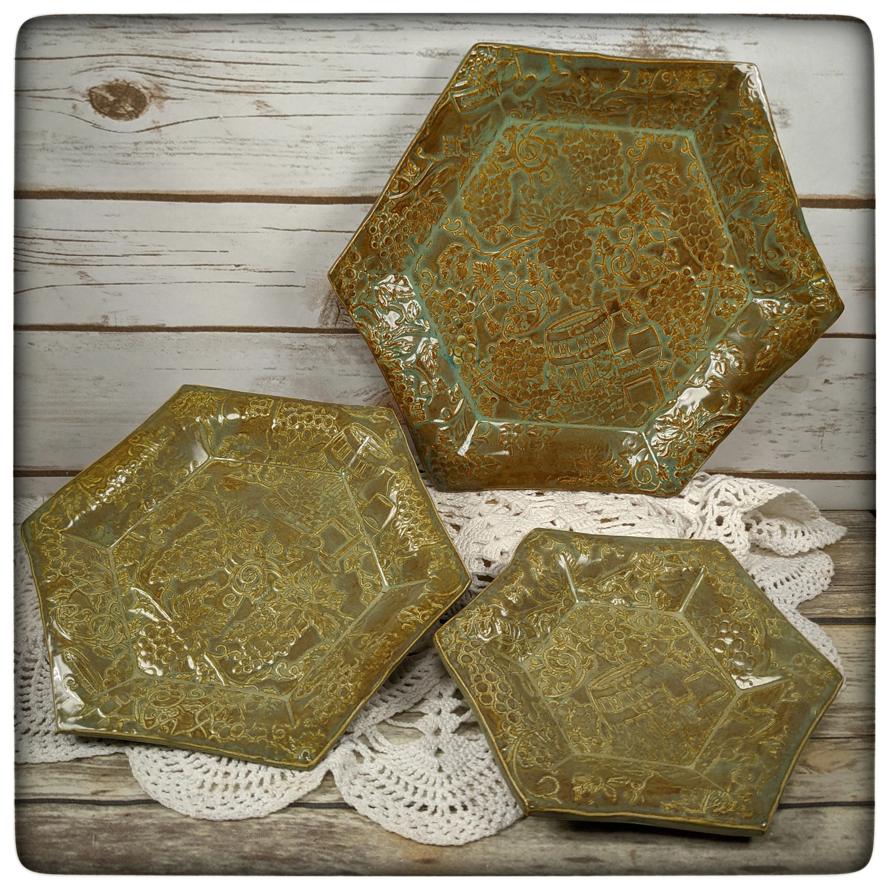 Grapevine Hexagon Dish (8.5 inch)