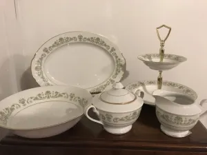 <€€* Vintage China STYLE HOUSE CONTESSA Set Variety of Pieces Retired