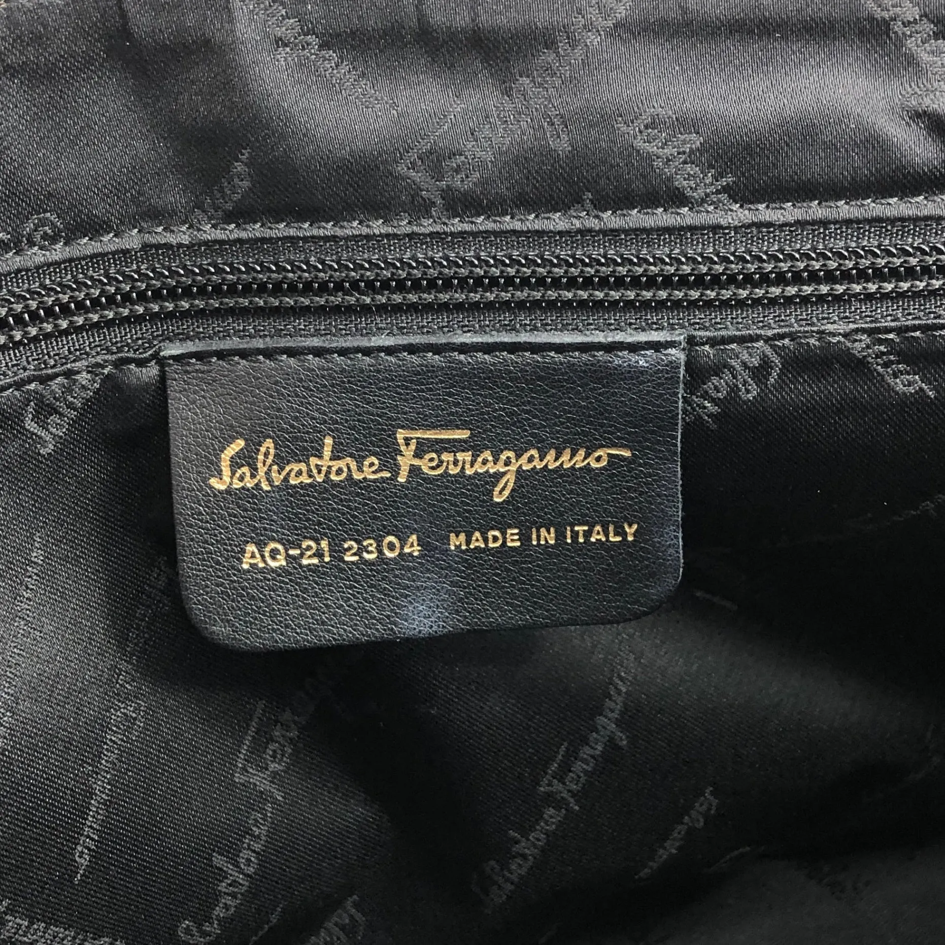 Salvatore Ferragamo Gancini Padlock Handbag Black Vintage dckiph