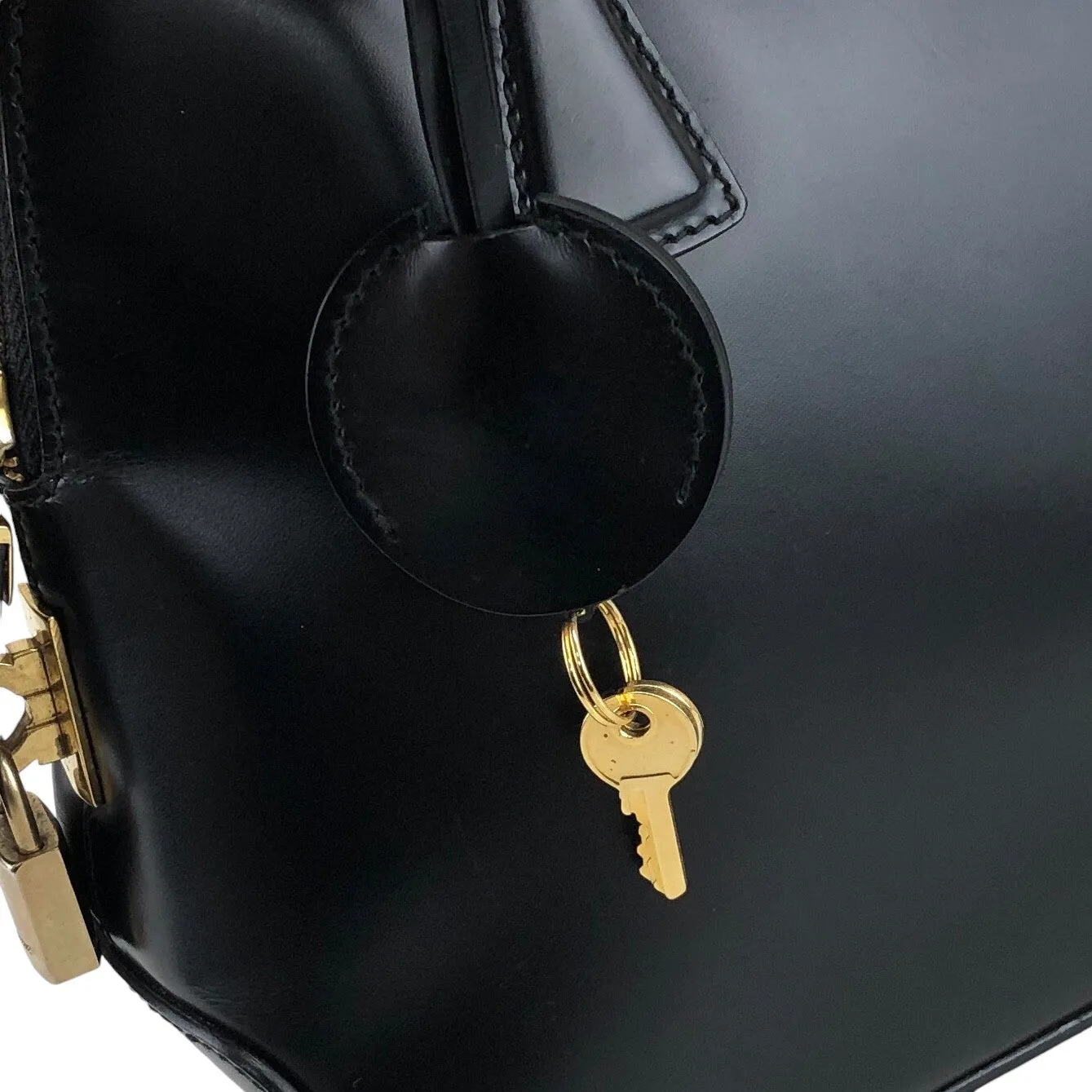 Salvatore Ferragamo Gancini Padlock Handbag Black Vintage dckiph