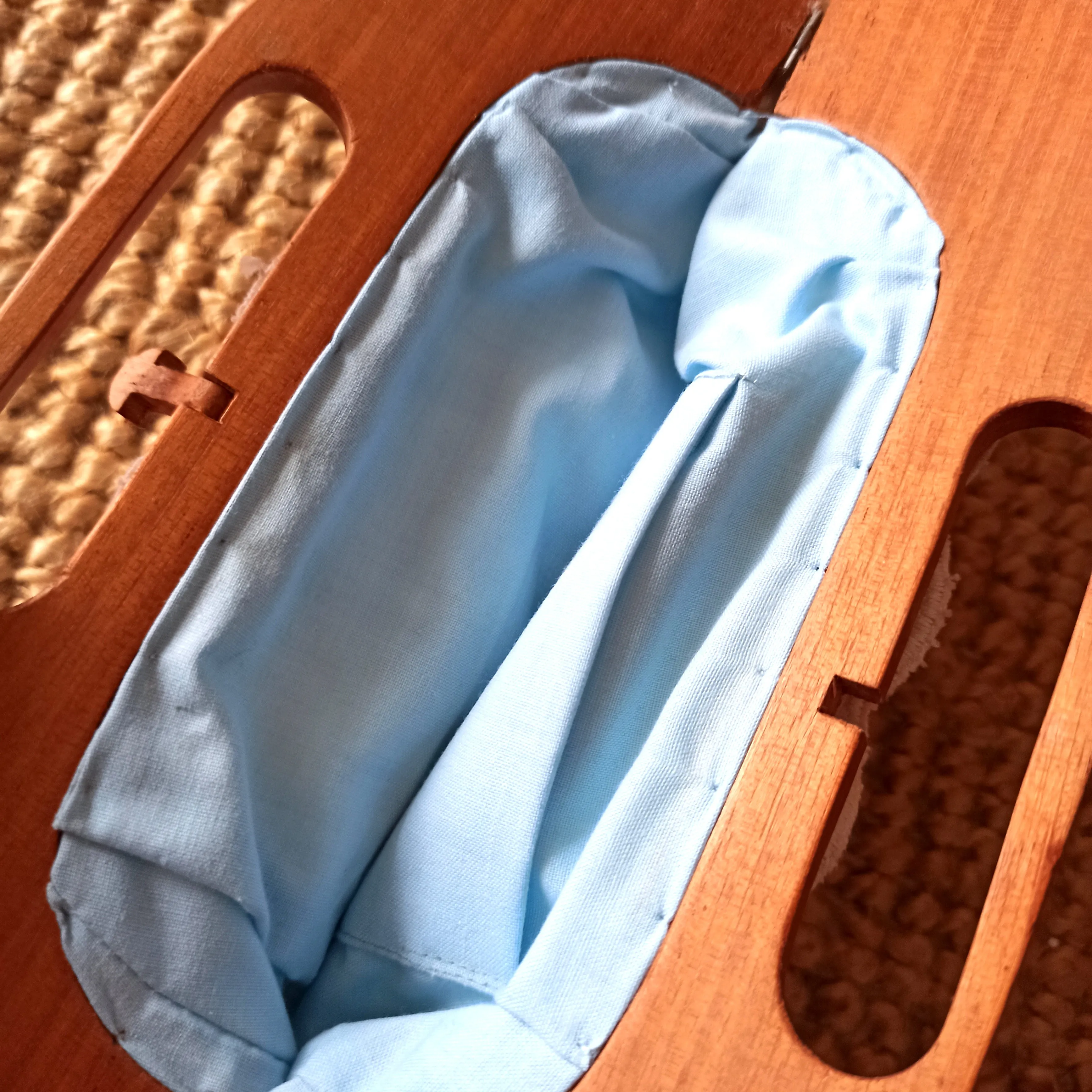 VTG - Lovely Hand Embroidery Linen Teak Handbag