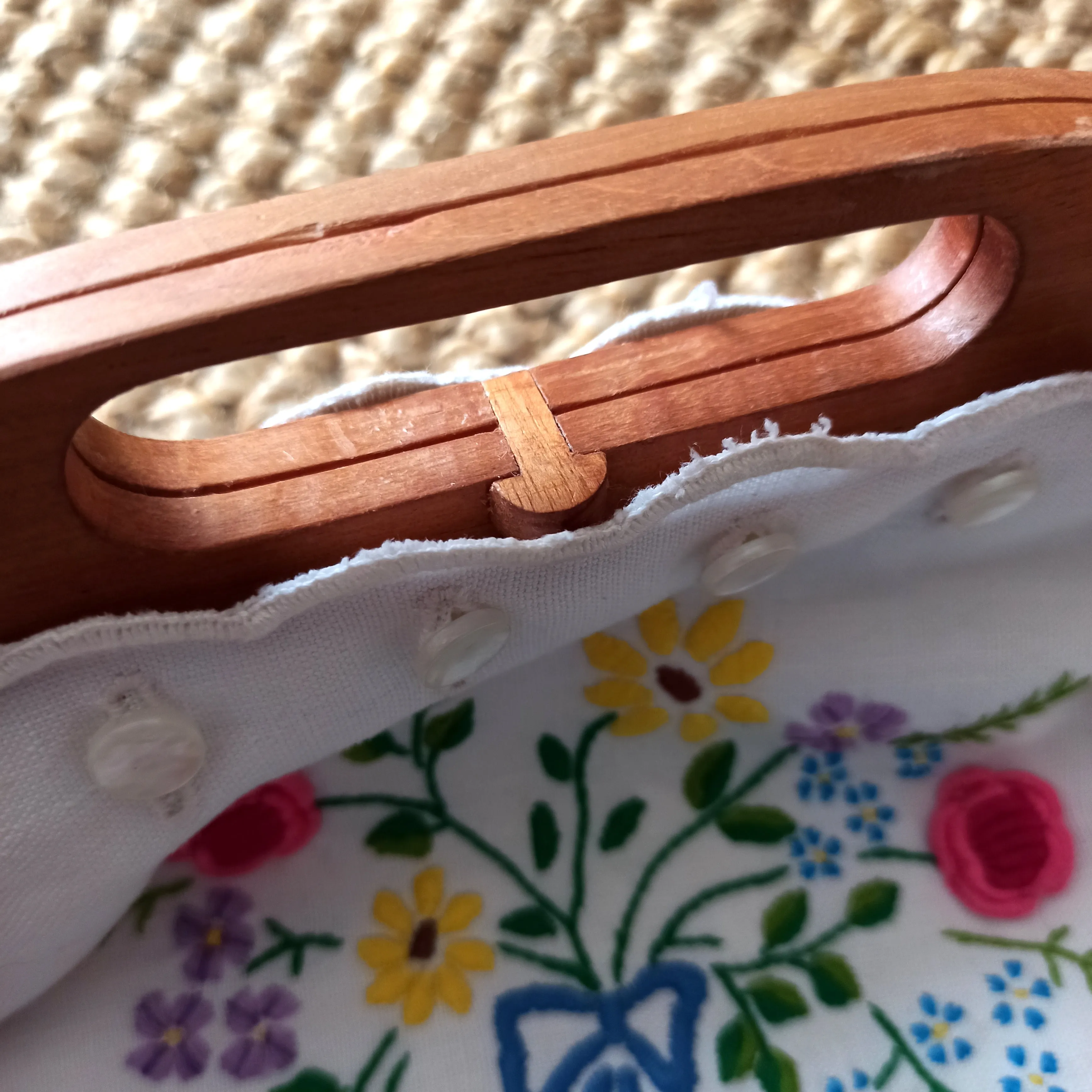 VTG - Lovely Hand Embroidery Linen Teak Handbag